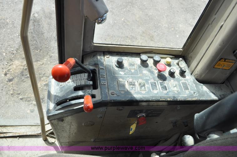 image for item G6455 1989 John Deere 772BH motor grader