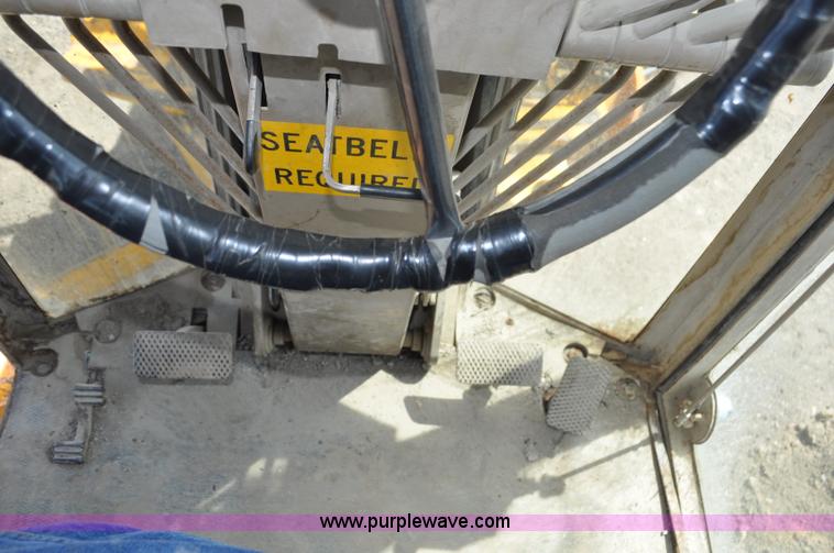 image for item G6455 1989 John Deere 772BH motor grader