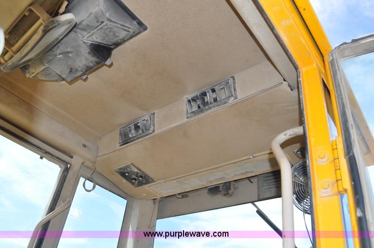 image for item G6455 1989 John Deere 772BH motor grader