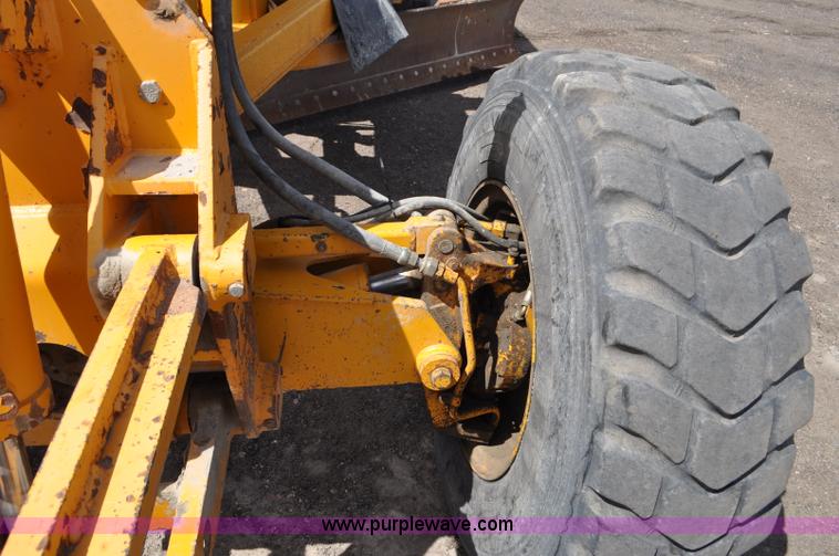 image for item G6455 1989 John Deere 772BH motor grader