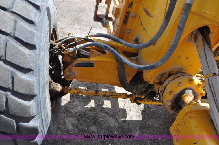 image for item G6455 1989 John Deere 772BH motor grader