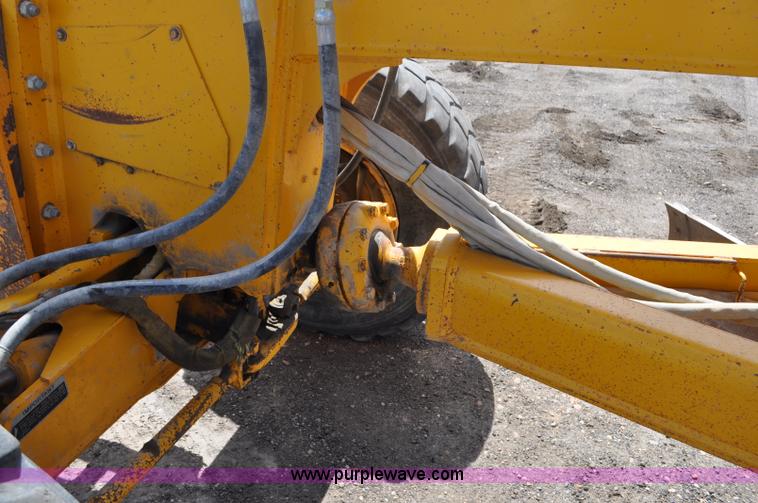 image for item G6455 1989 John Deere 772BH motor grader