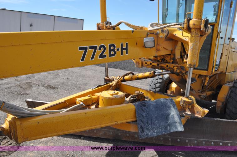 image for item G6455 1989 John Deere 772BH motor grader