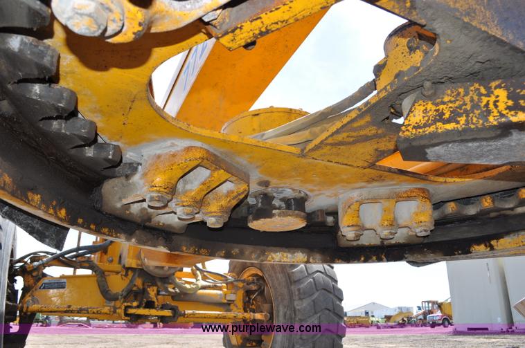 image for item G6455 1989 John Deere 772BH motor grader