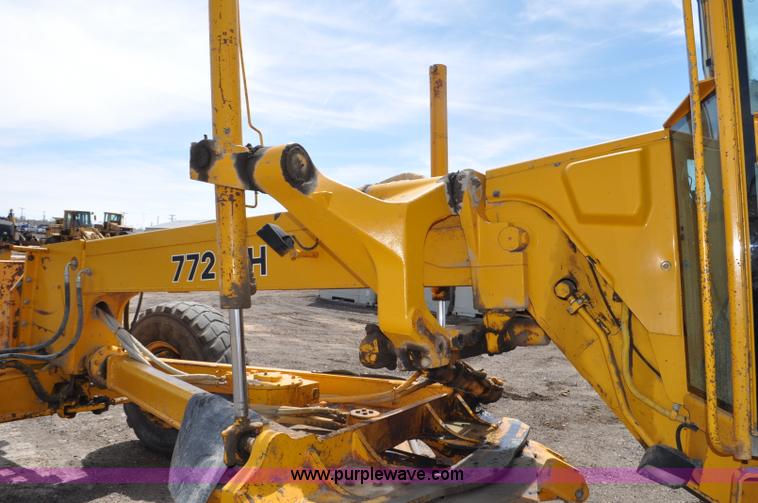 image for item G6455 1989 John Deere 772BH motor grader
