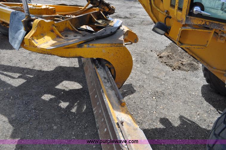 image for item G6455 1989 John Deere 772BH motor grader