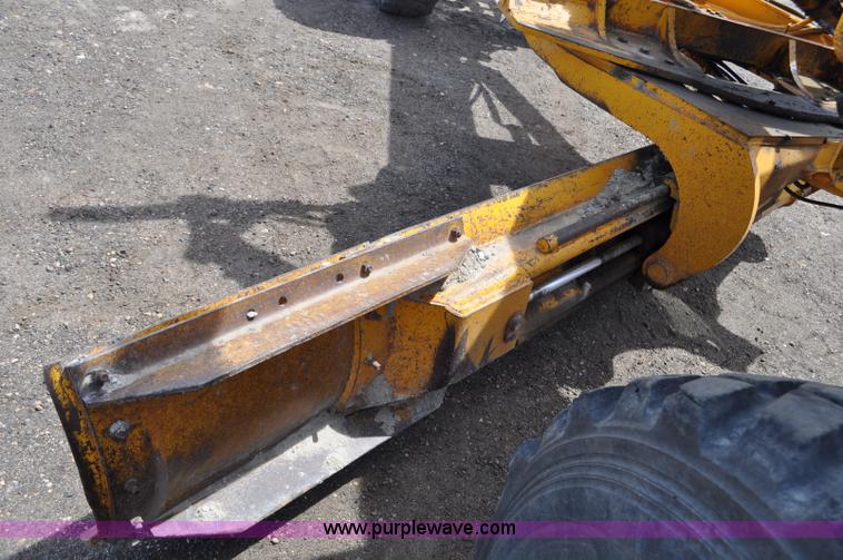 image for item G6455 1989 John Deere 772BH motor grader