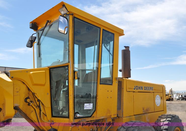 image for item G6455 1989 John Deere 772BH motor grader