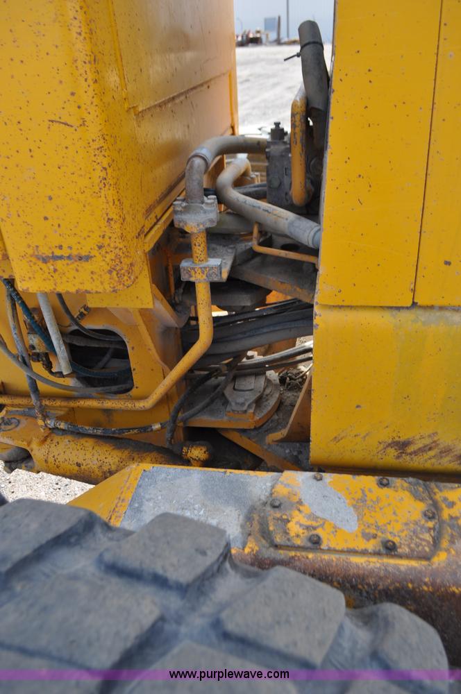 image for item G6455 1989 John Deere 772BH motor grader