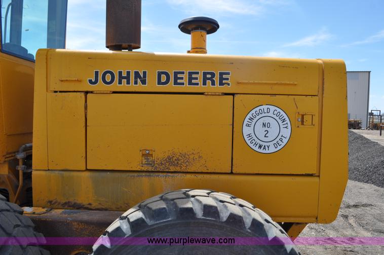 image for item G6455 1989 John Deere 772BH motor grader
