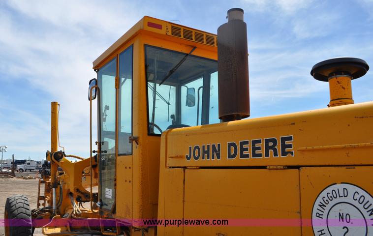 image for item G6455 1989 John Deere 772BH motor grader