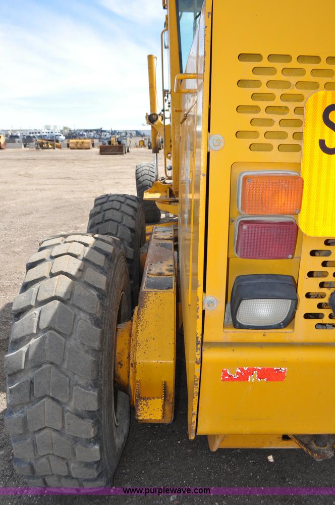 image for item G6455 1989 John Deere 772BH motor grader