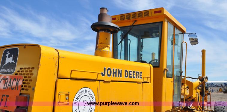 image for item G6455 1989 John Deere 772BH motor grader