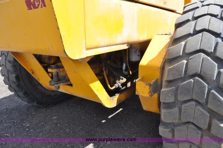 image for item G6455 1989 John Deere 772BH motor grader