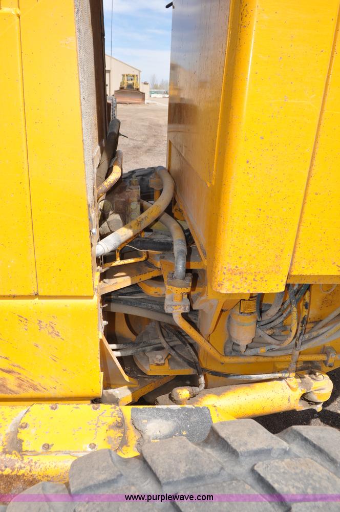 image for item G6455 1989 John Deere 772BH motor grader