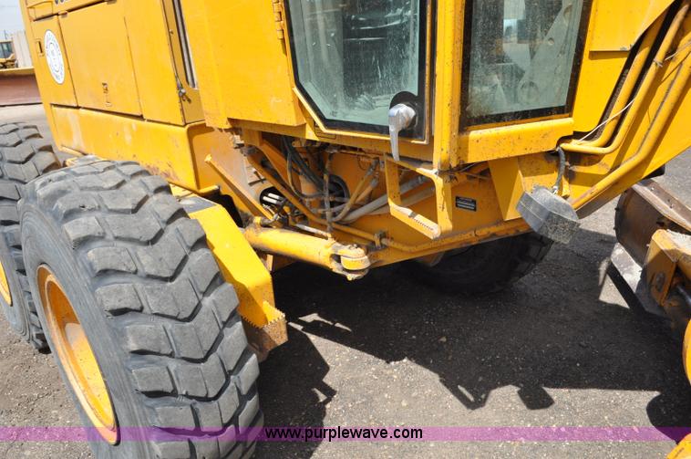 image for item G6455 1989 John Deere 772BH motor grader