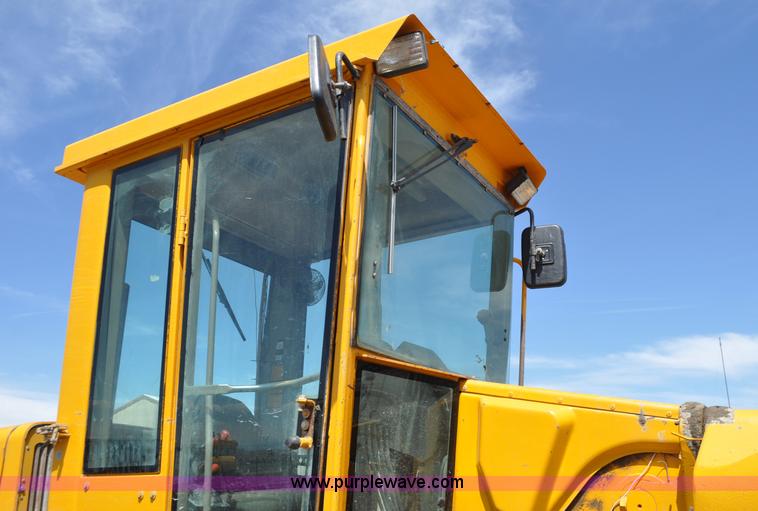 image for item G6455 1989 John Deere 772BH motor grader