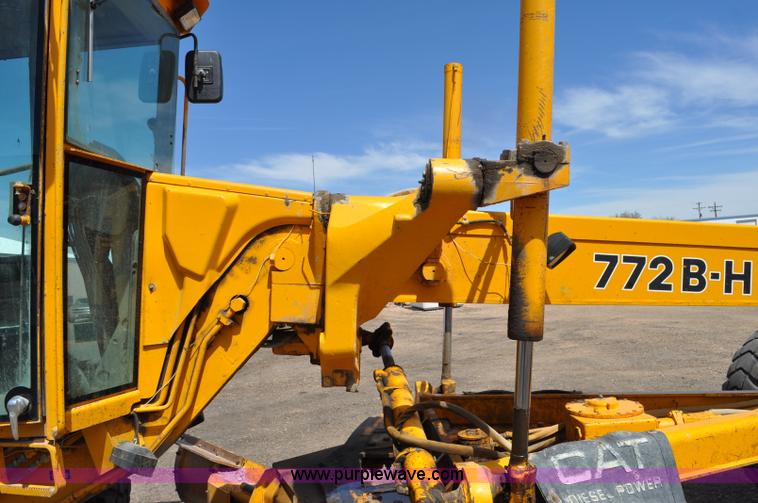 image for item G6455 1989 John Deere 772BH motor grader