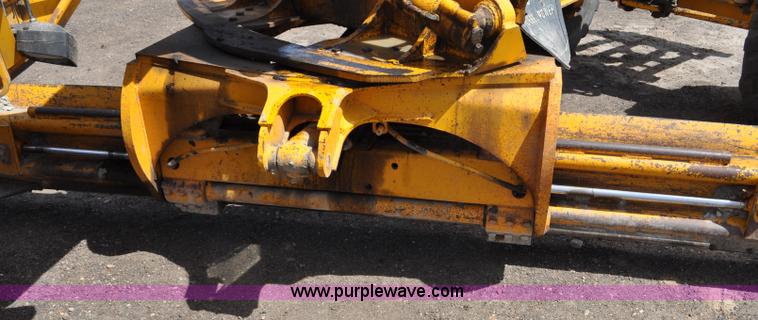 image for item G6455 1989 John Deere 772BH motor grader