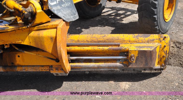 image for item G6455 1989 John Deere 772BH motor grader