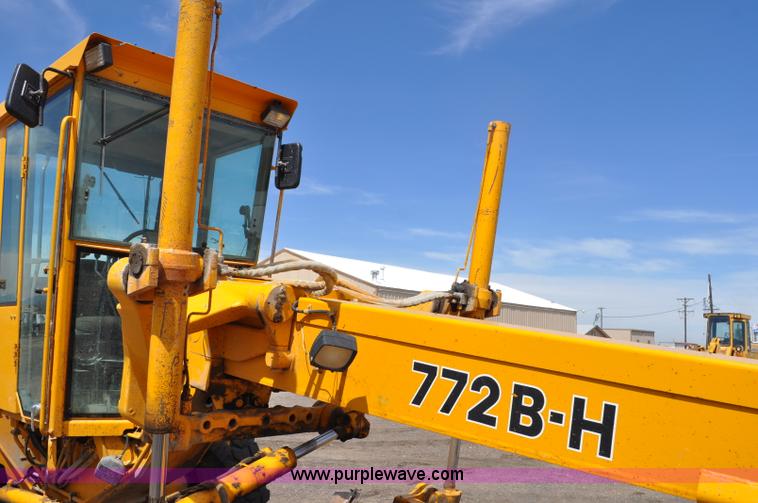 image for item G6455 1989 John Deere 772BH motor grader