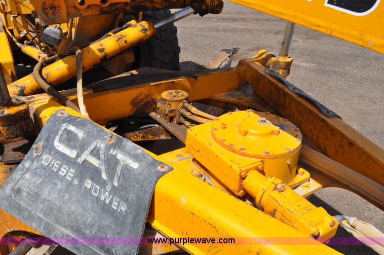 image for item G6455 1989 John Deere 772BH motor grader