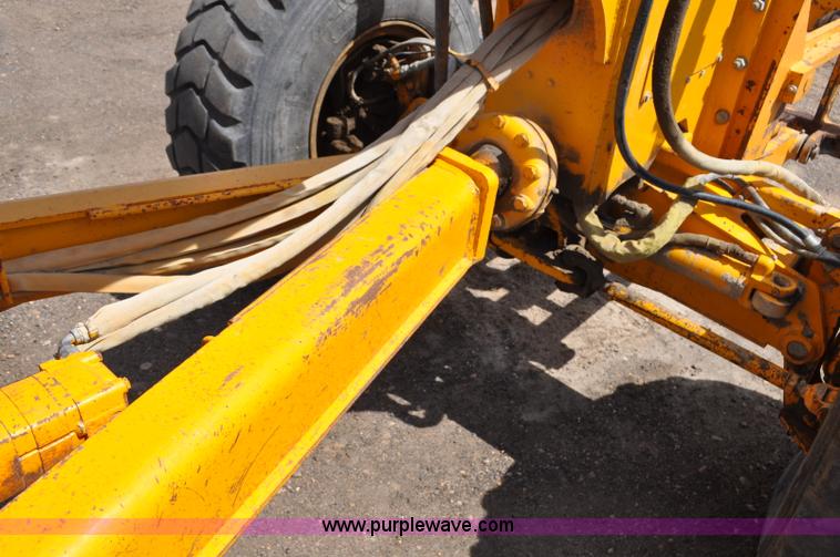 image for item G6455 1989 John Deere 772BH motor grader