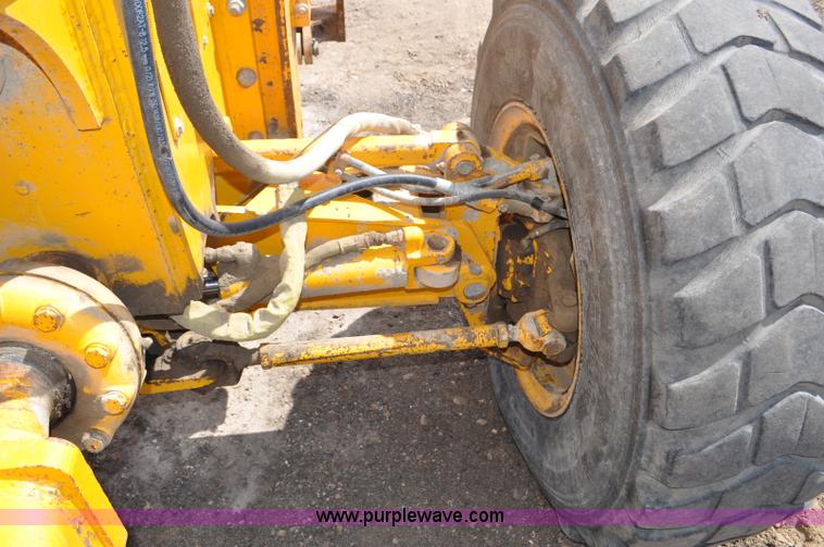 image for item G6455 1989 John Deere 772BH motor grader