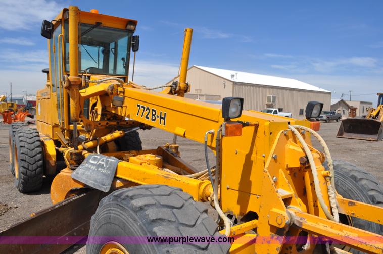 image for item G6455 1989 John Deere 772BH motor grader