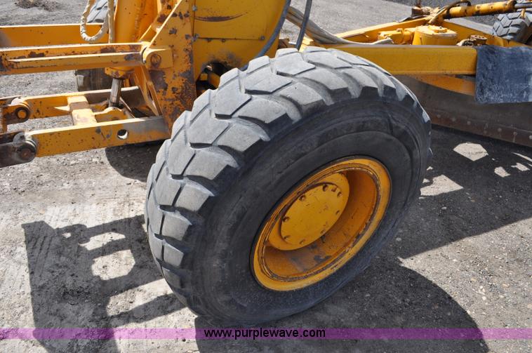 image for item G6455 1989 John Deere 772BH motor grader