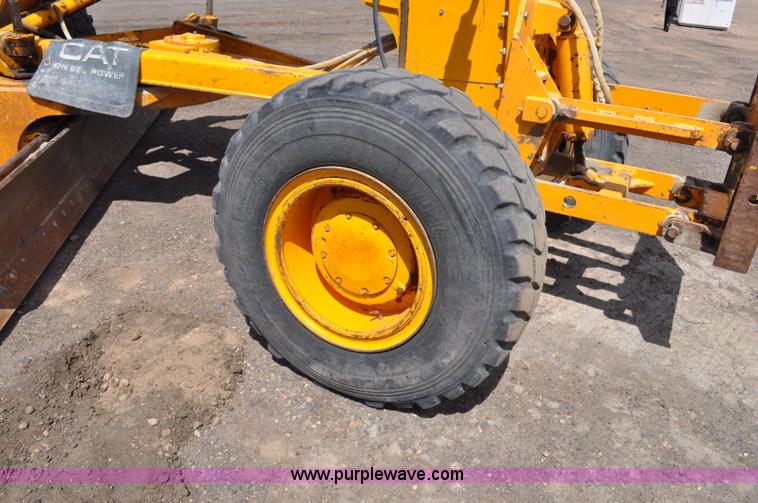 image for item G6455 1989 John Deere 772BH motor grader