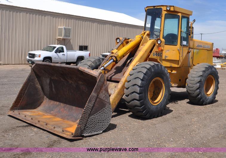 image for item G6456 1983 John Deere 644C loader