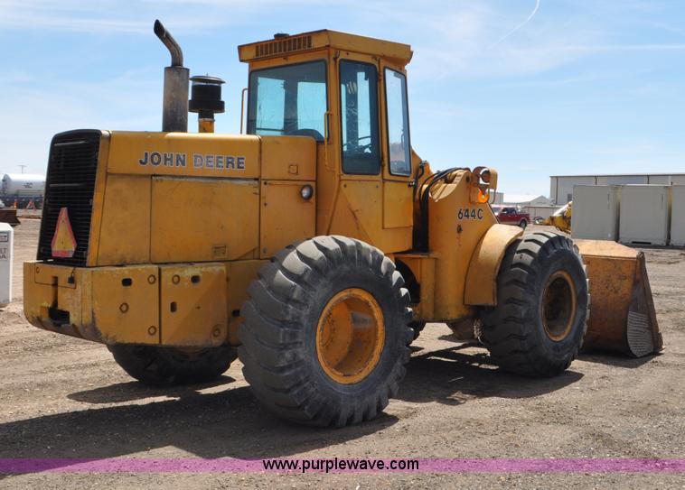 image for item G6456 1983 John Deere 644C loader