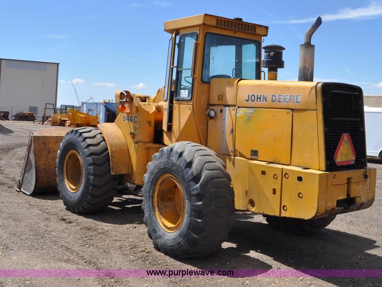 image for item G6456 1983 John Deere 644C loader