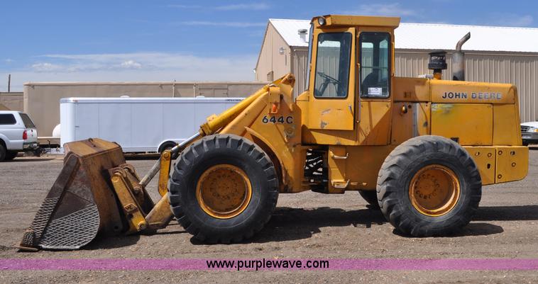 image for item G6456 1983 John Deere 644C loader
