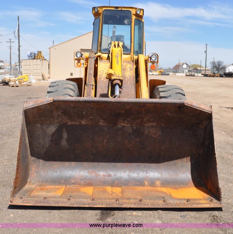 image for item G6456 1983 John Deere 644C loader