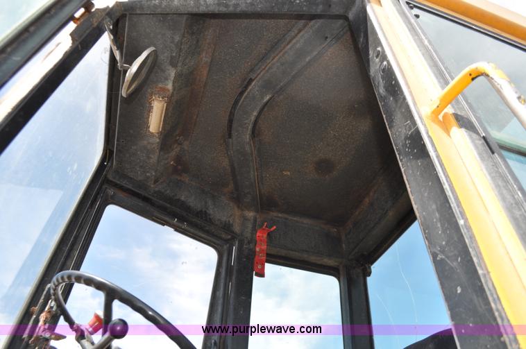 image for item G6456 1983 John Deere 644C loader