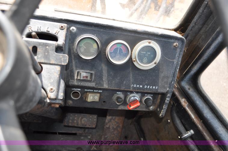 image for item G6456 1983 John Deere 644C loader