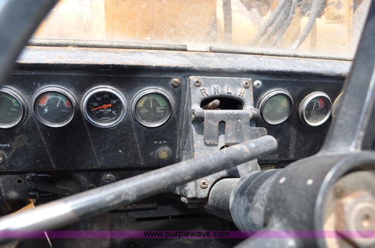 image for item G6456 1983 John Deere 644C loader