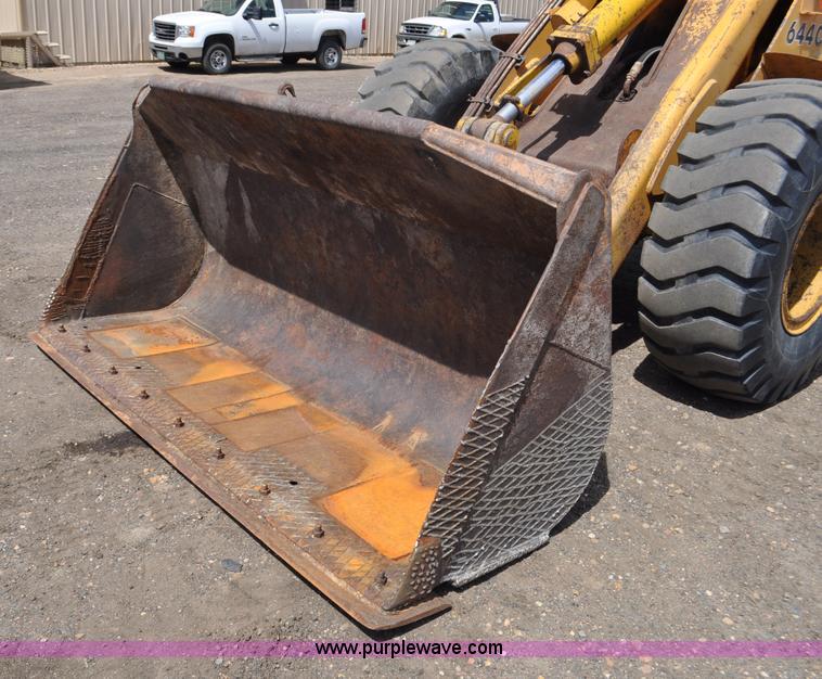 image for item G6456 1983 John Deere 644C loader