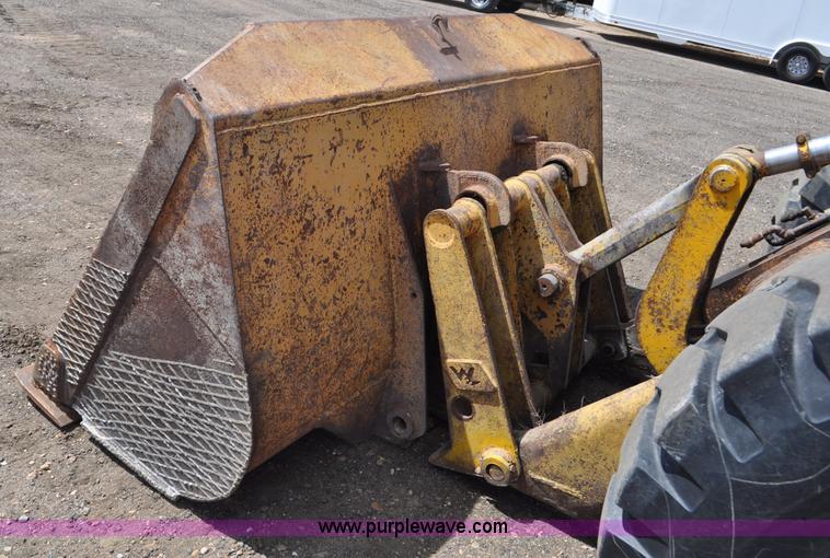 image for item G6456 1983 John Deere 644C loader