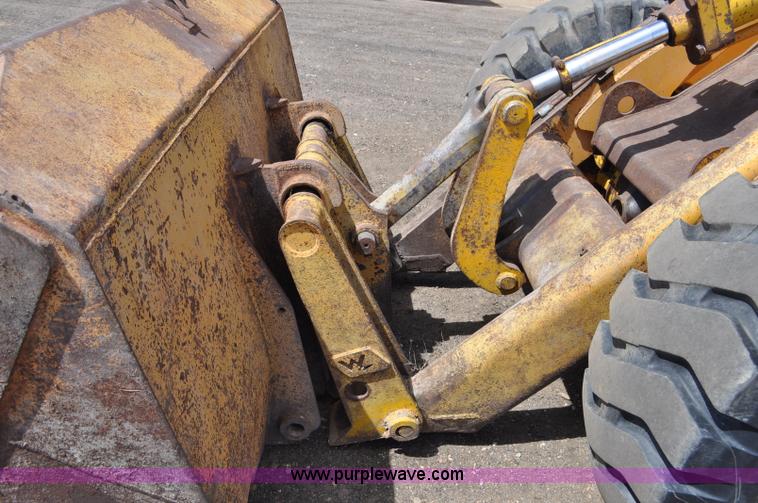 image for item G6456 1983 John Deere 644C loader