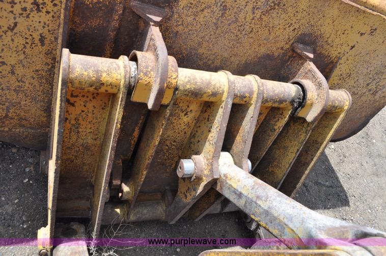 image for item G6456 1983 John Deere 644C loader