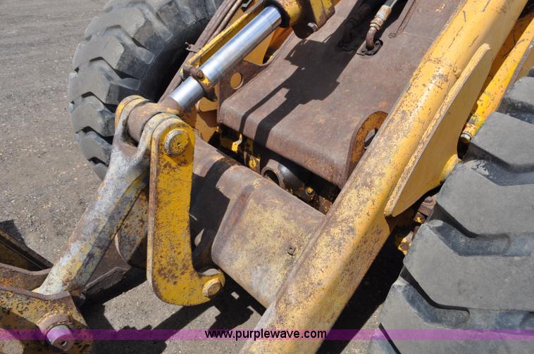 image for item G6456 1983 John Deere 644C loader