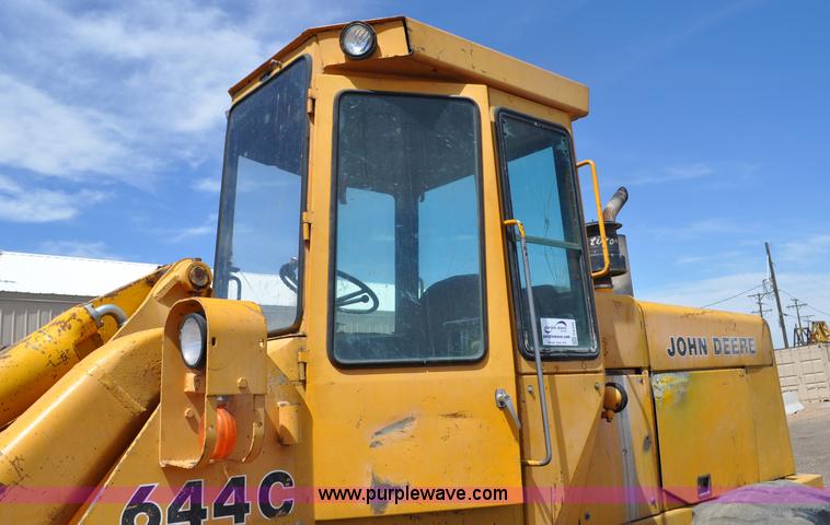image for item G6456 1983 John Deere 644C loader