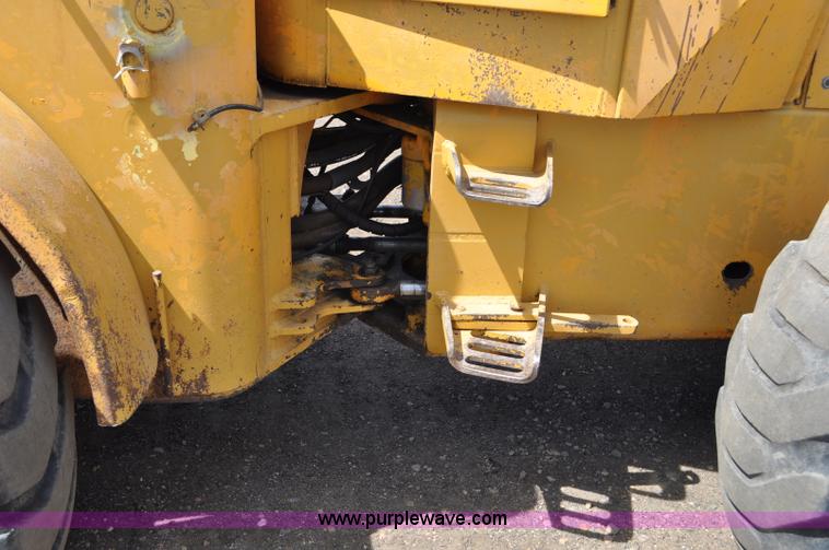 image for item G6456 1983 John Deere 644C loader