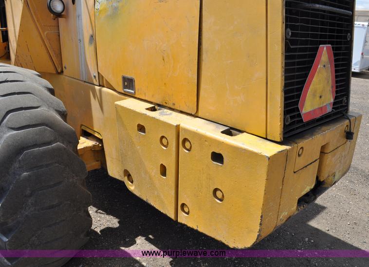 image for item G6456 1983 John Deere 644C loader