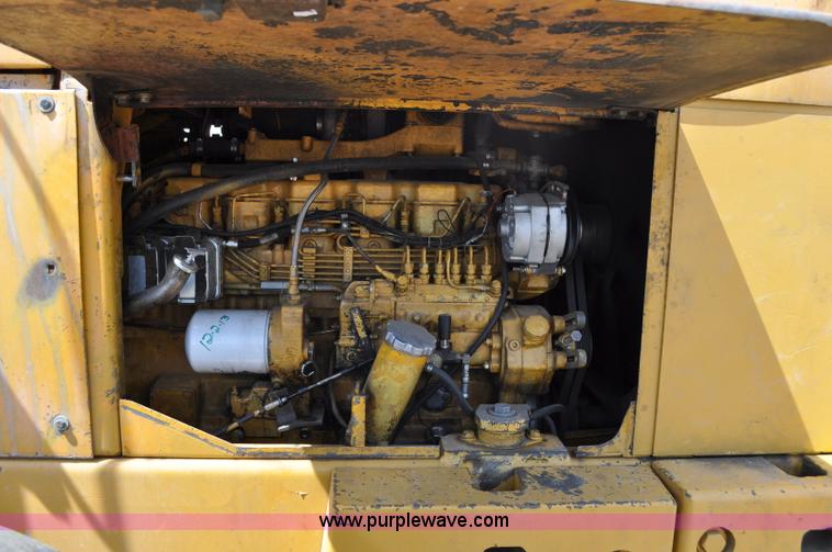 image for item G6456 1983 John Deere 644C loader