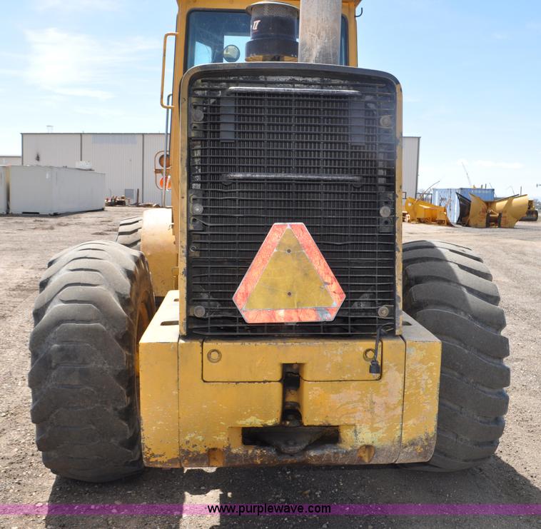 image for item G6456 1983 John Deere 644C loader