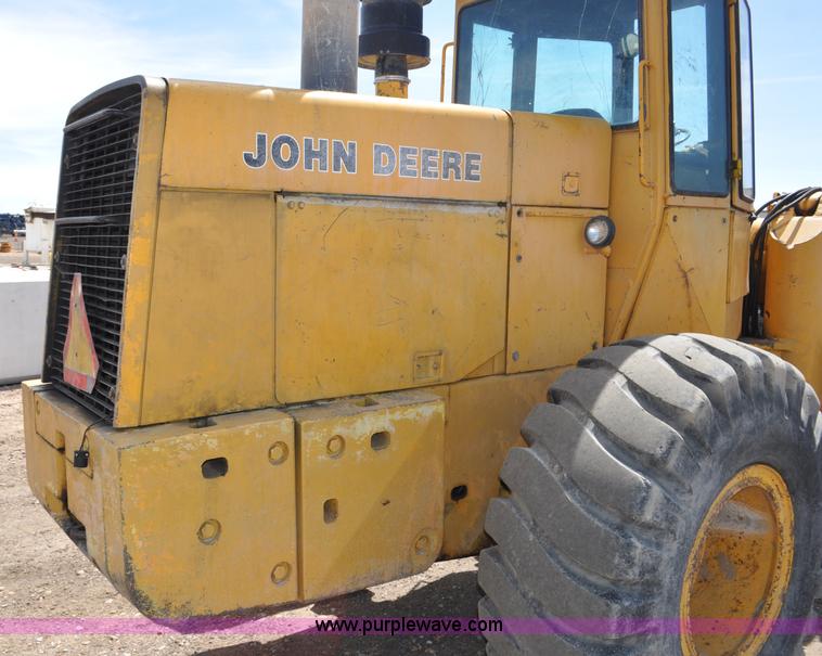 image for item G6456 1983 John Deere 644C loader